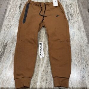 Nike Sportswear Tech Fleece British Tan Black Pants Joggers FB8002-281 Men Sz M
